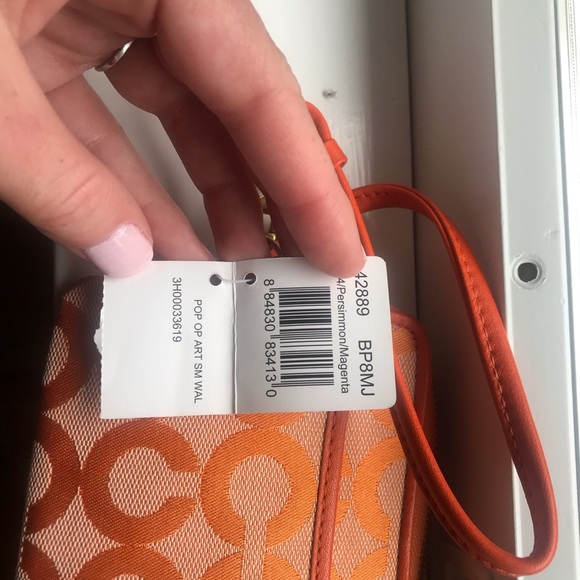 Coach Clutch - Picture 1 of 3